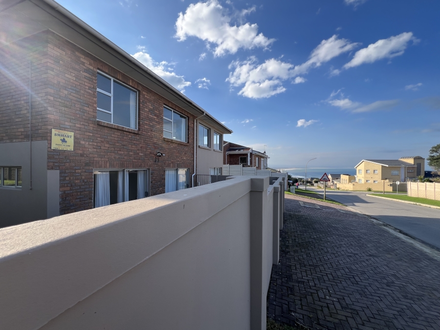 4 Bedroom Property for Sale in Wavecrest Eastern Cape